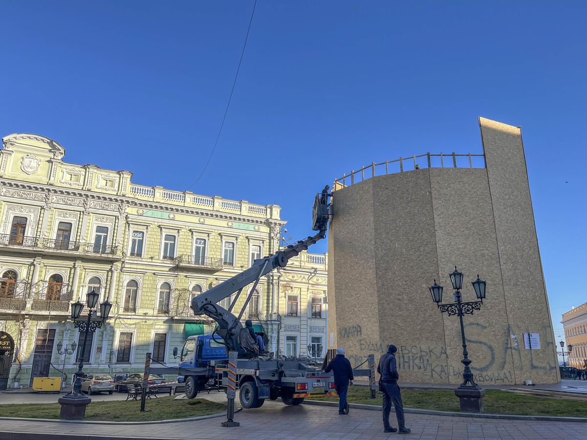 Ucrania retira el monumento de Catalina la Grande en Odesa
