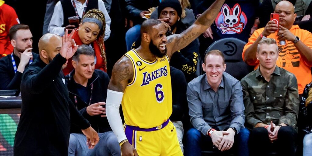 Un brutal LeBron celebra los 38 años con triunfo y avisa: "Me siento mejor que con 18"