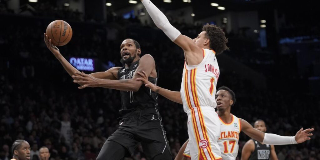 Unos estelares Irving y Durant conducen a los Nets a una victoria ante los Hawks