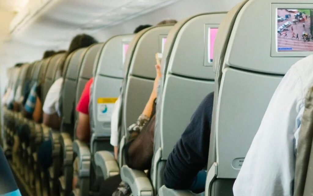 Viva Aerobus responde a pasajeros por falta de oxígeno en vuelo | Video