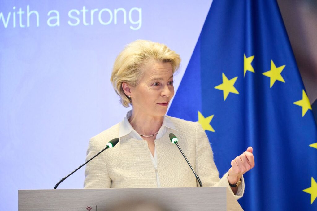 Von der Leyen advierte a Biden de “una respuesta adecuada” por los subsidios americanos a coches y baterías eléctricas