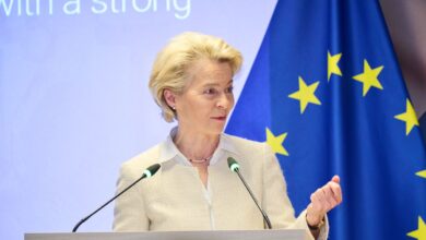 Von der Leyen advierte a Biden de “una respuesta adecuada” por los subsidios americanos a coches y baterías eléctricas