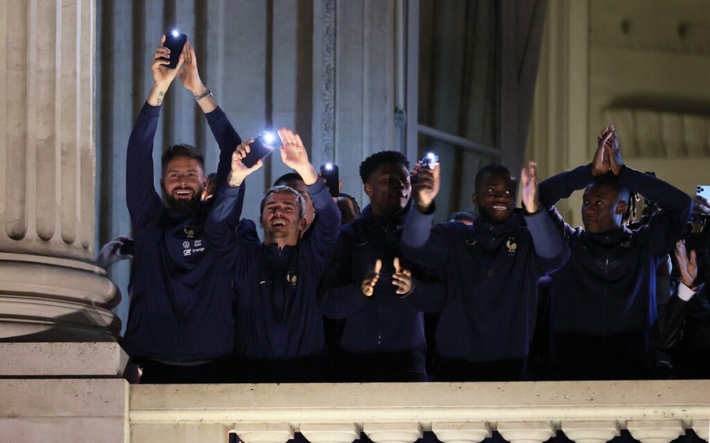 Y en París dan cálida recepción a los subcampeones mundiales | Fotogalería