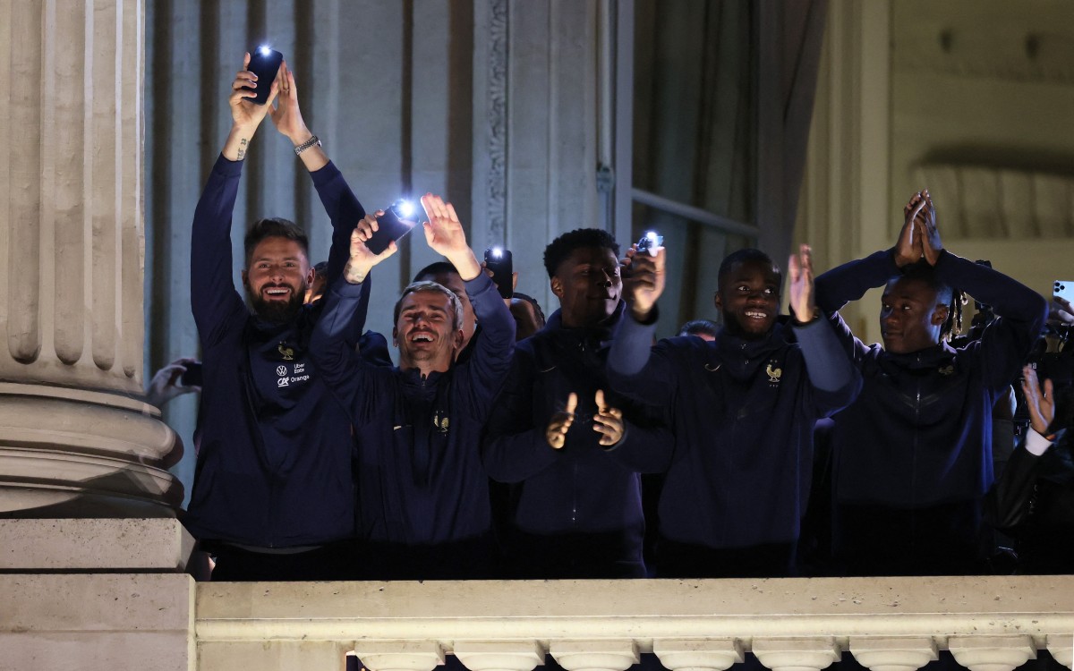 Y en París dan cálida recepción a los subcampeones mundiales | Fotogalería