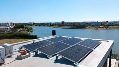 Ya están armando "quintitas solares" que bajan a $0 la factura de la luz y hasta devuelven energía a la red: cómo funcionan