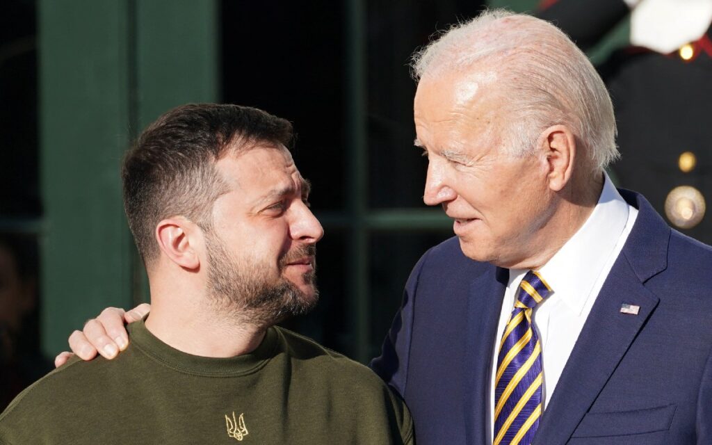 Zelenski llega a EU y se reúne con Biden | Video