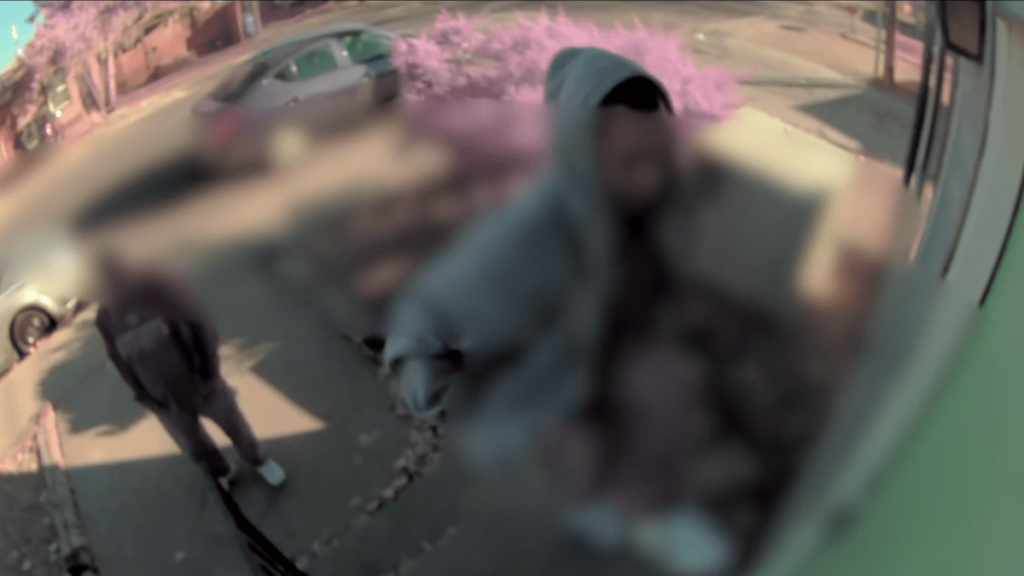 arrestan a adolescente por presuntamente matar al novio de su madre