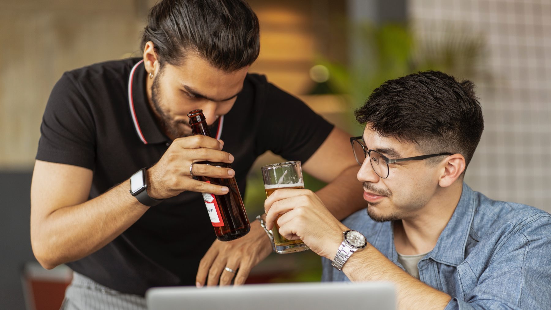 está en la propia botella
