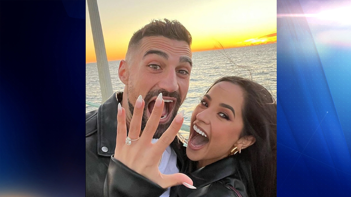 ¡La respuesta es sí! Becky G y su novio se comprometen