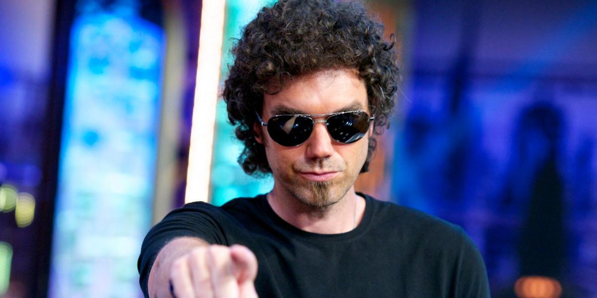 ¿Qué fue de 'El hombre de negro'? De salir en televisión a tener una tienda de 'caganers'