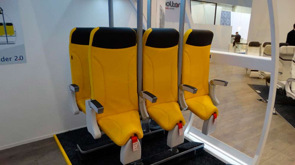 ¿Viajar de pie en el avión? Ahora será posible gracias a estos asientos