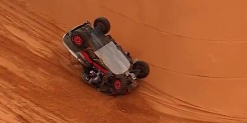 ¡Sainz le dice al helicóptero que dé la vuelta y quiere seguir!