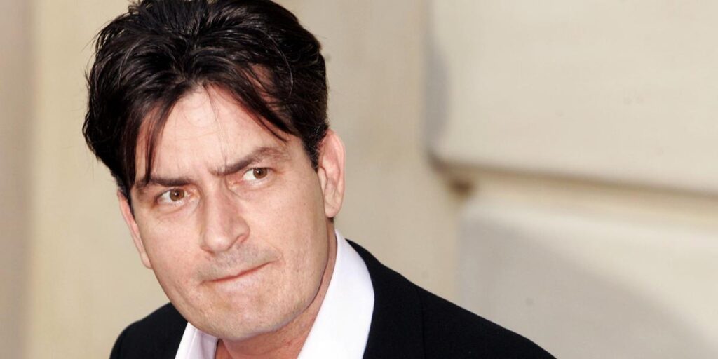 ¿Qué fue de Charlie Sheen, protagonista de 'Dos hombres y medio'?