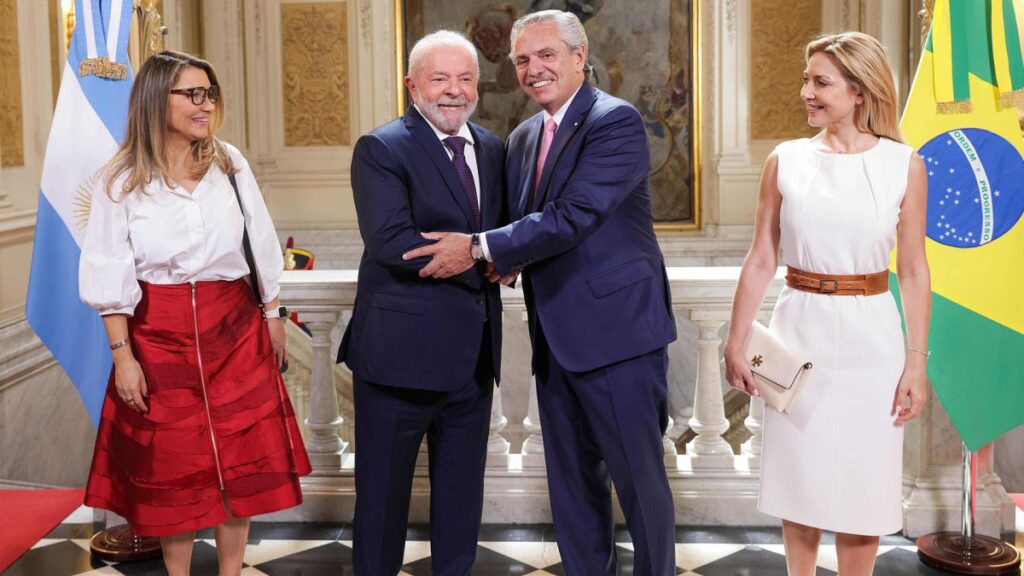 ¿Una moneda común sudamericana? Los ejes de la reunión entre Lula y Alberto Fernández