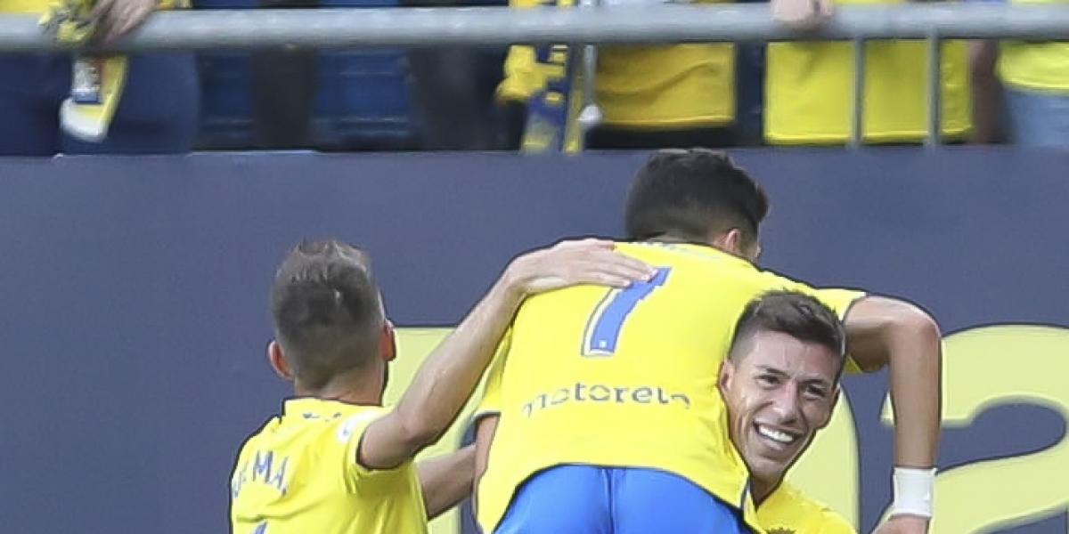 0-1: Se adelanta el Cádiz en Valencia con un gol de Rubén Alcaraz