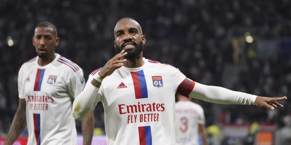 0-3: Un 'hat trick' de Lacazette da el pase al Lyon y aire a Blanc