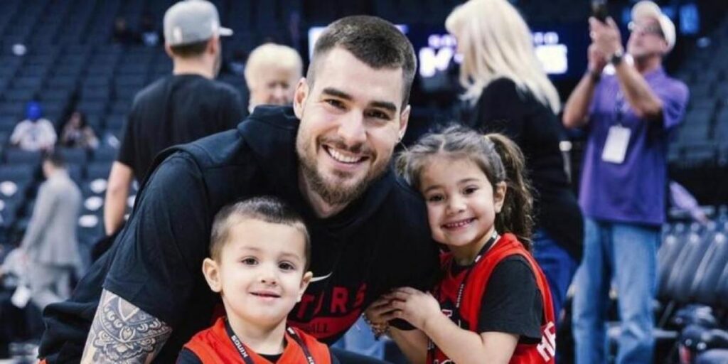 'Tito' Juancho, la imagen más tierna de la noche en la NBA