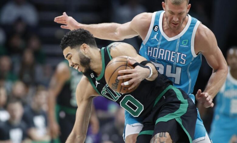 118-130: Charlotte se rinde al talento de Tatum (51)