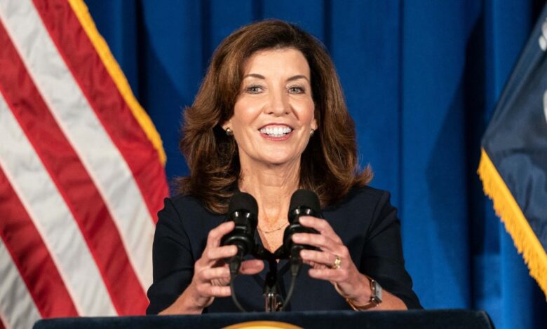 Juramenta Kathy Hochul a su cargo como primera mujer elegida gobernadora de Nueva York