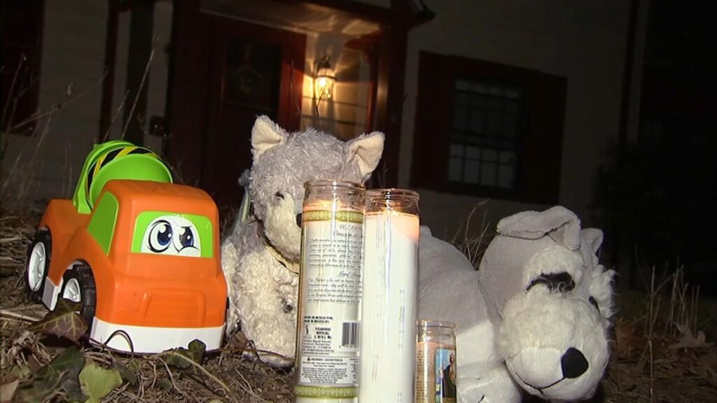 Madre de NJ acusada de matar a su bebito a golpes, quemarlo y enterrarlo