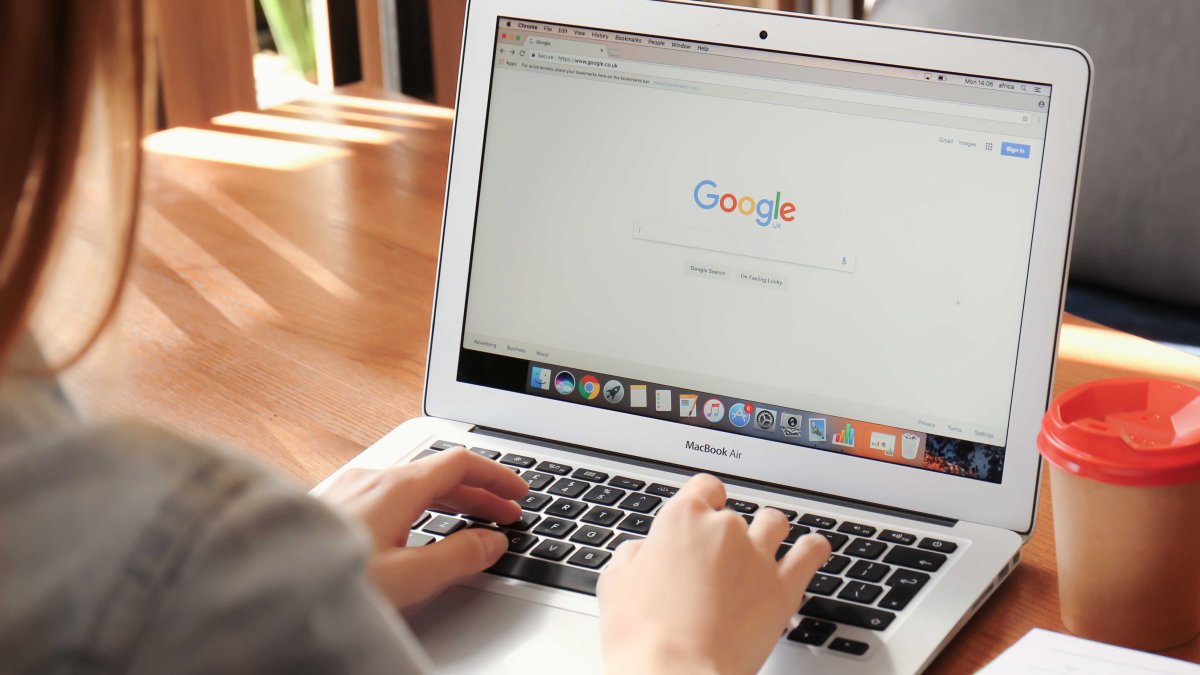 dueños de laptops MacBook podrían recibir dinero de Apple