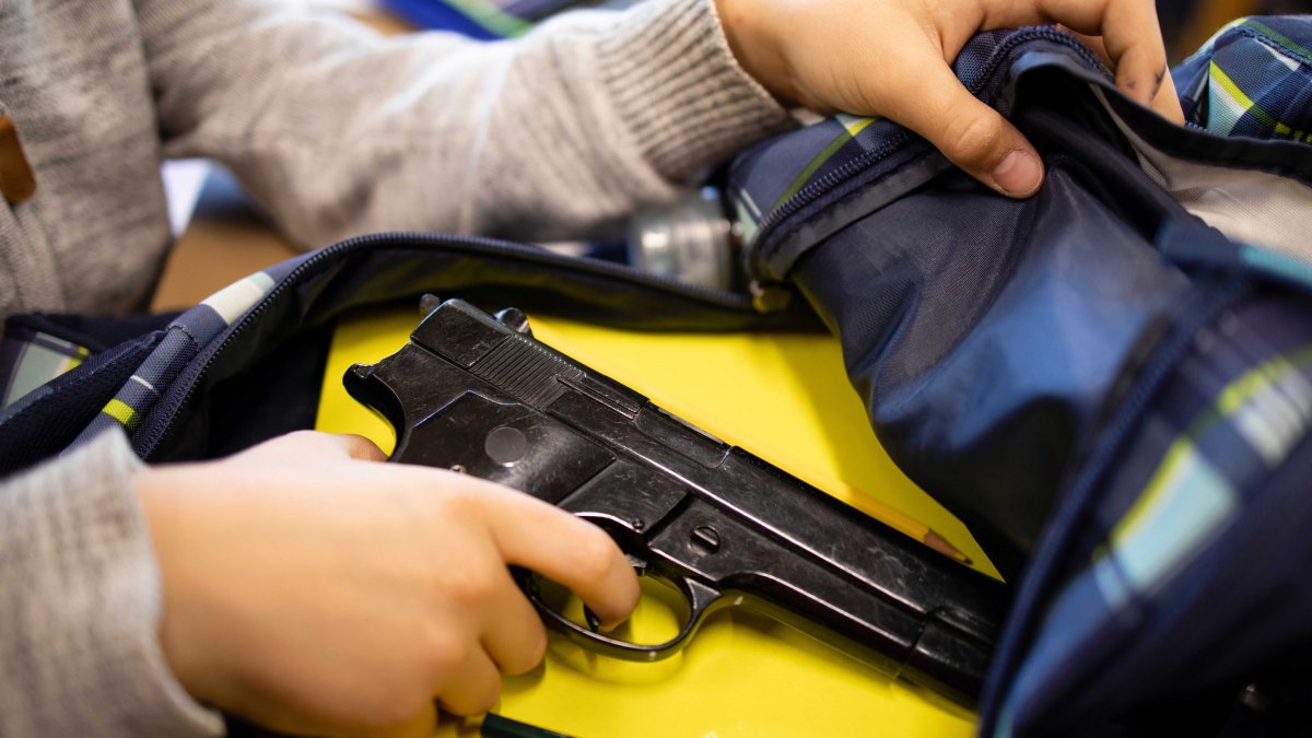 un niño de 6 años dispara a una maestra en un salón de clases de la Escuela Primaria Richneck en Virginia