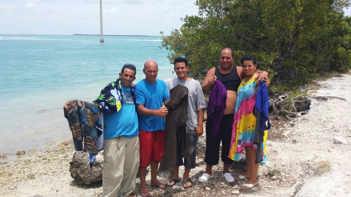 Continúa la liberación de balseros cubanos de centros de detención en el sur de Florida