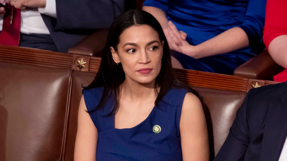 Legisladores demócratas presionan a Biden para que expulse a Bolsonaro de Estados Unidos