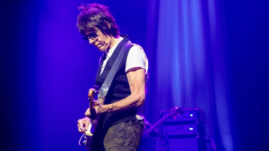 Jeff Beck, legendario guitarrista que influyó a generaciones, muere a los 78 años