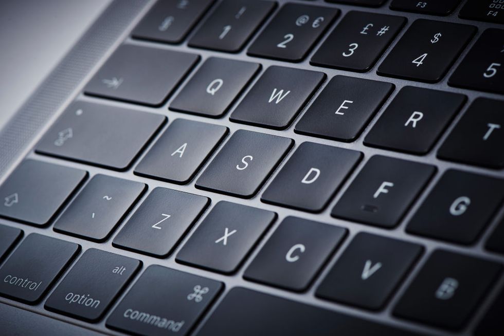 primer plano del teclado macbook pro