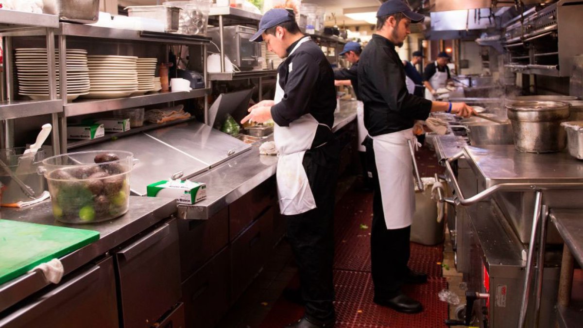 Anuncian beneficio de acción diferida para inmigrantes que denuncien violación de derechos laborales