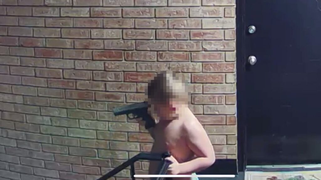 Arrestan a padre de Indiana después de que un menor fue visto con un arma en televisión