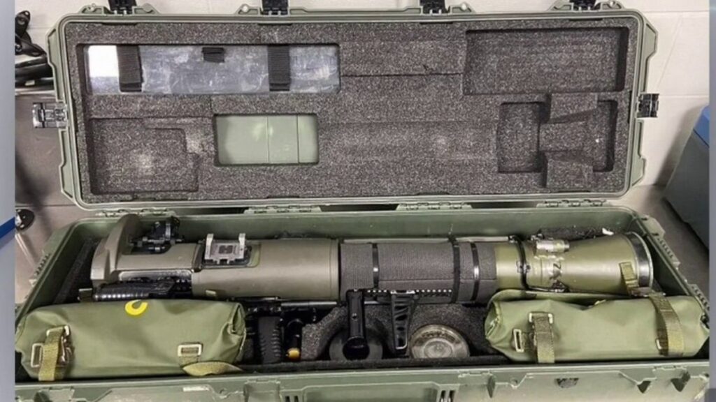 Hallan arma de guerra dentro de equipaje en el Aeropuerto Internacional de San Antonio