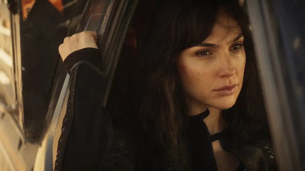 gal gadot coche escena corazón de piedra netflix gal gadot coche escena corazón de piedra netflix