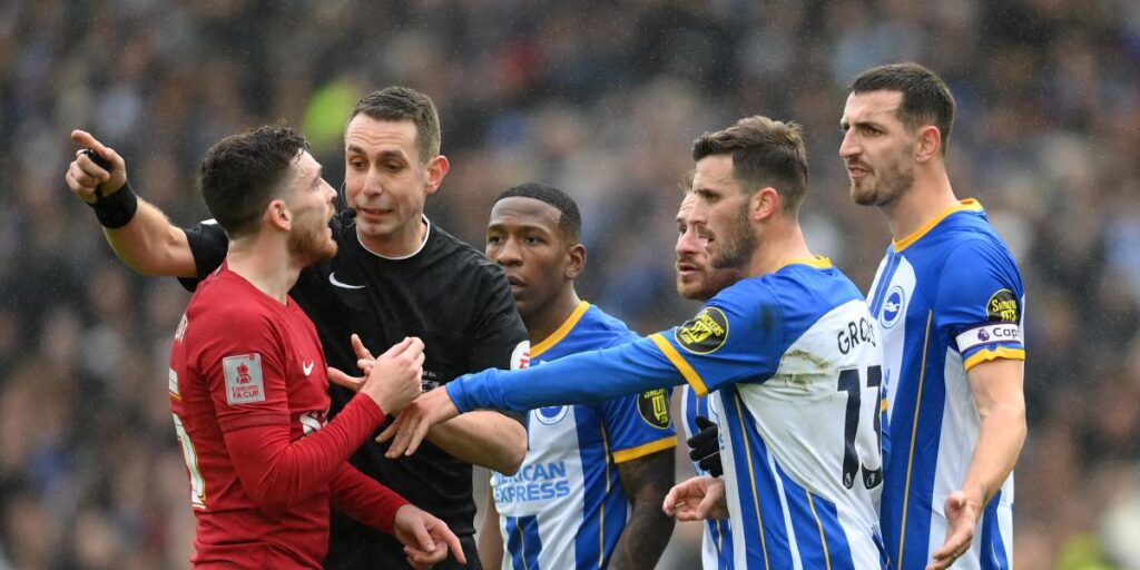 2-1: Un golazo de Mitoma elimina al Liverpool en el descuento