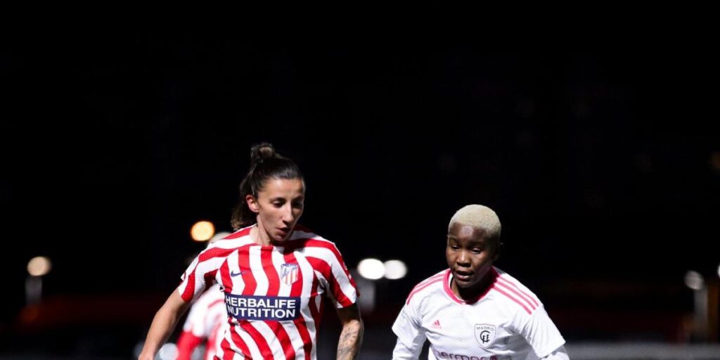 2-2: El Atlético rescata un punto en el Fernando Torres tras dejarse remontar