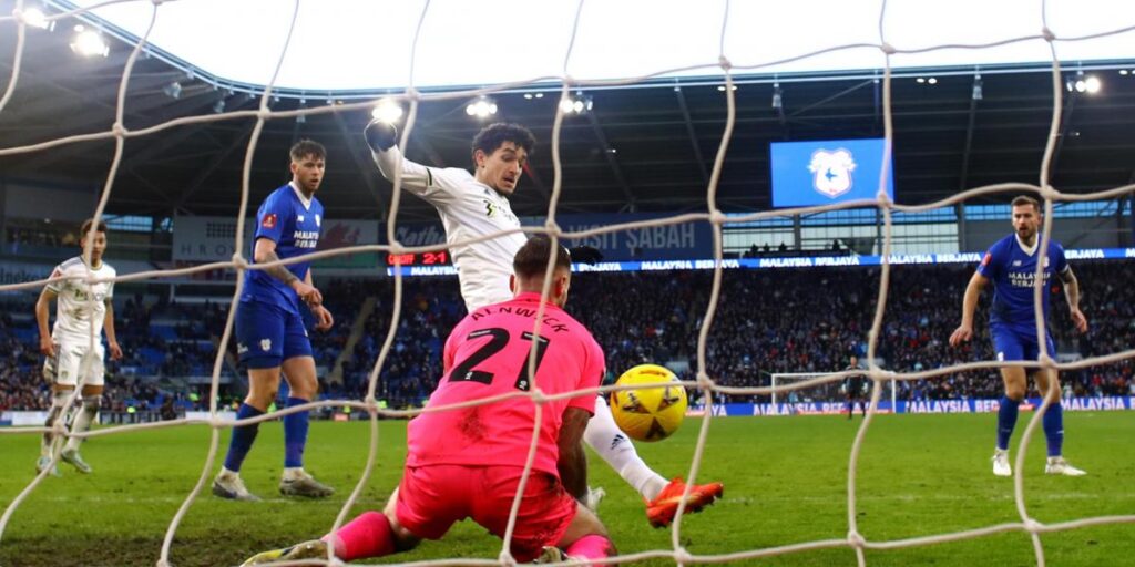 2-2: El Leeds fuerza el 'replay' en el tiempo añadido