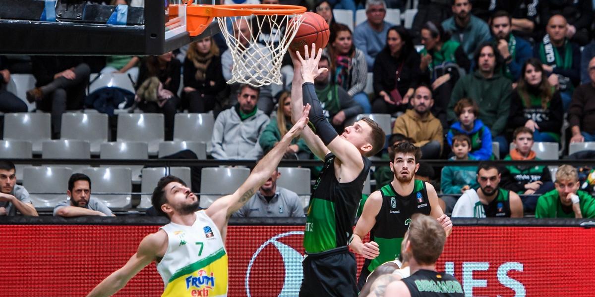 83-82: Feliz decide con un tiro libre una batalla de playoff