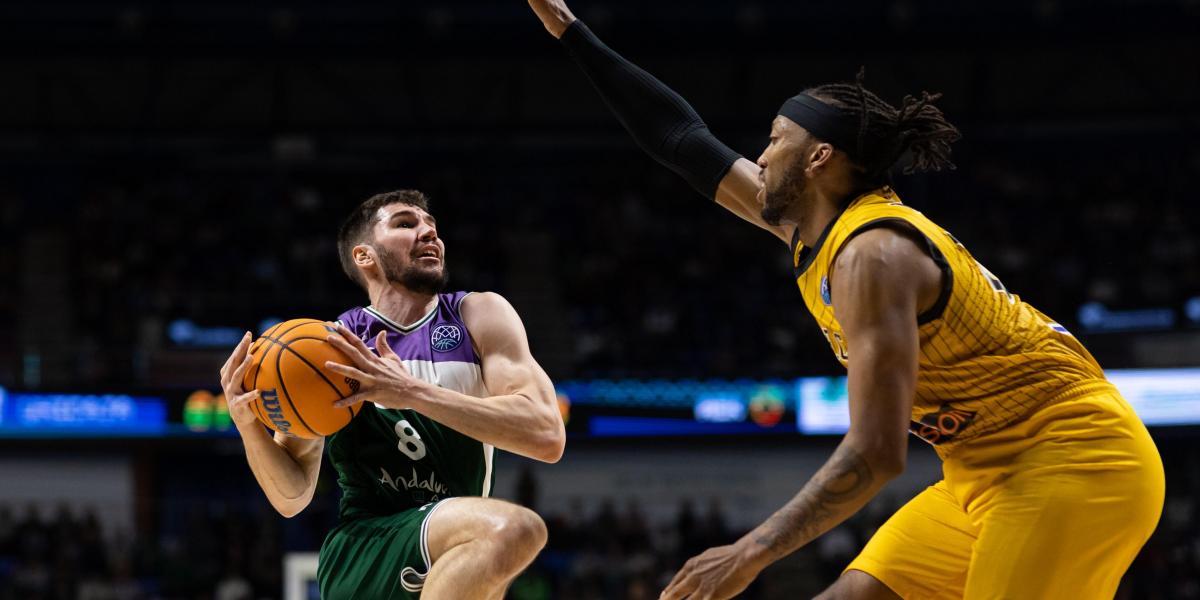 88-66: El Unicaja resiste la dureza del AEK al ritmo de Kendrick Perry