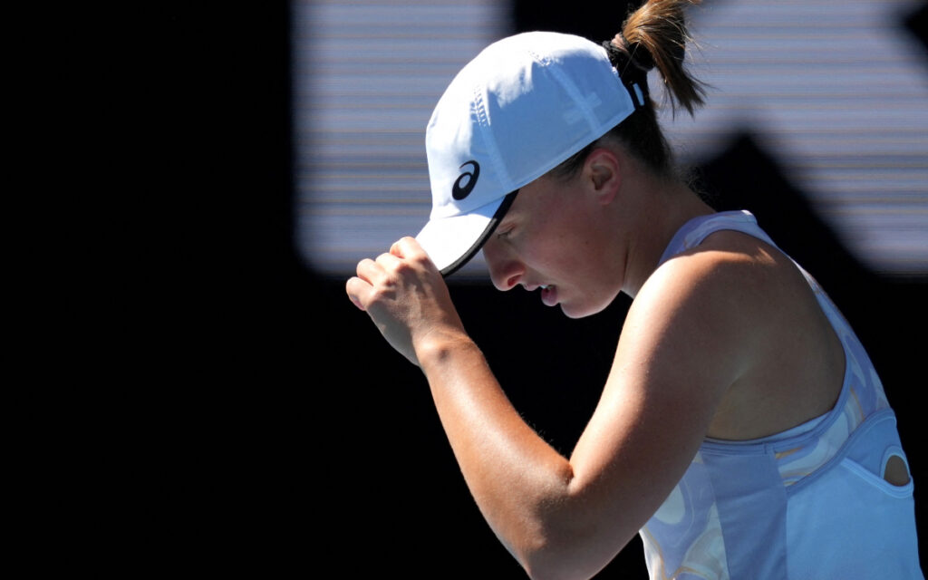 Abierto de Australia: Swiatek se despide; Tsitsipas evita la tragedia