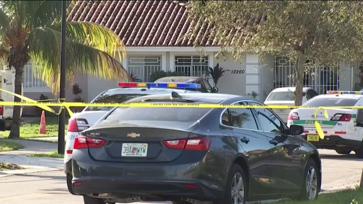 Acusan a hombre de apuñalar y atropellar a mujer