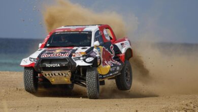 Al-Attiyah mantiene su queja y Sainz prefiere no entrar en su juego