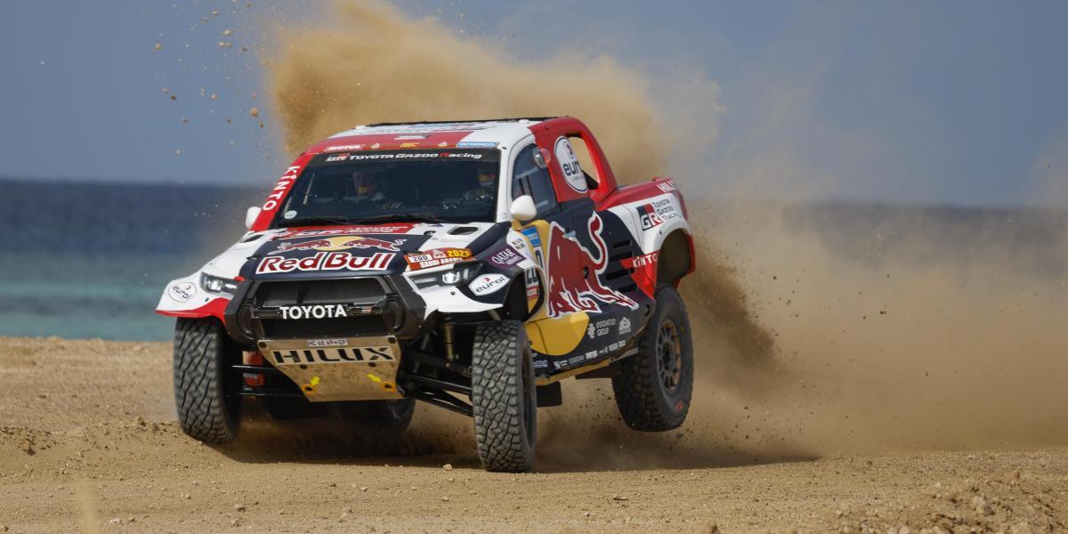 Al-Attiyah mantiene su queja y Sainz prefiere no entrar en su juego