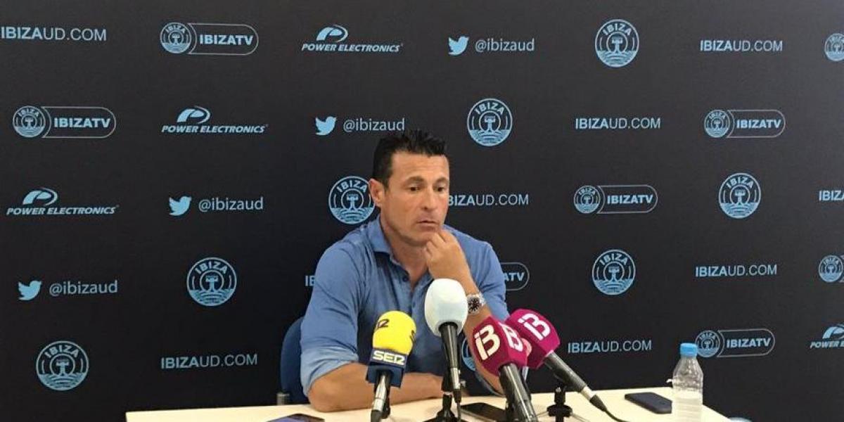 Amadeo Salvo llamó "golfo" al árbitro David Gálvez Rascón