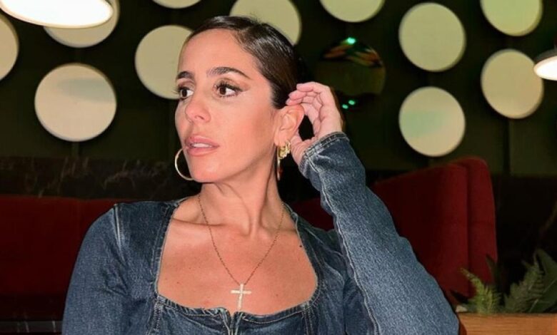 Anabel Pantoja no puede contener la emoción al recibir el regalo de Reyes de Yulen Pereira