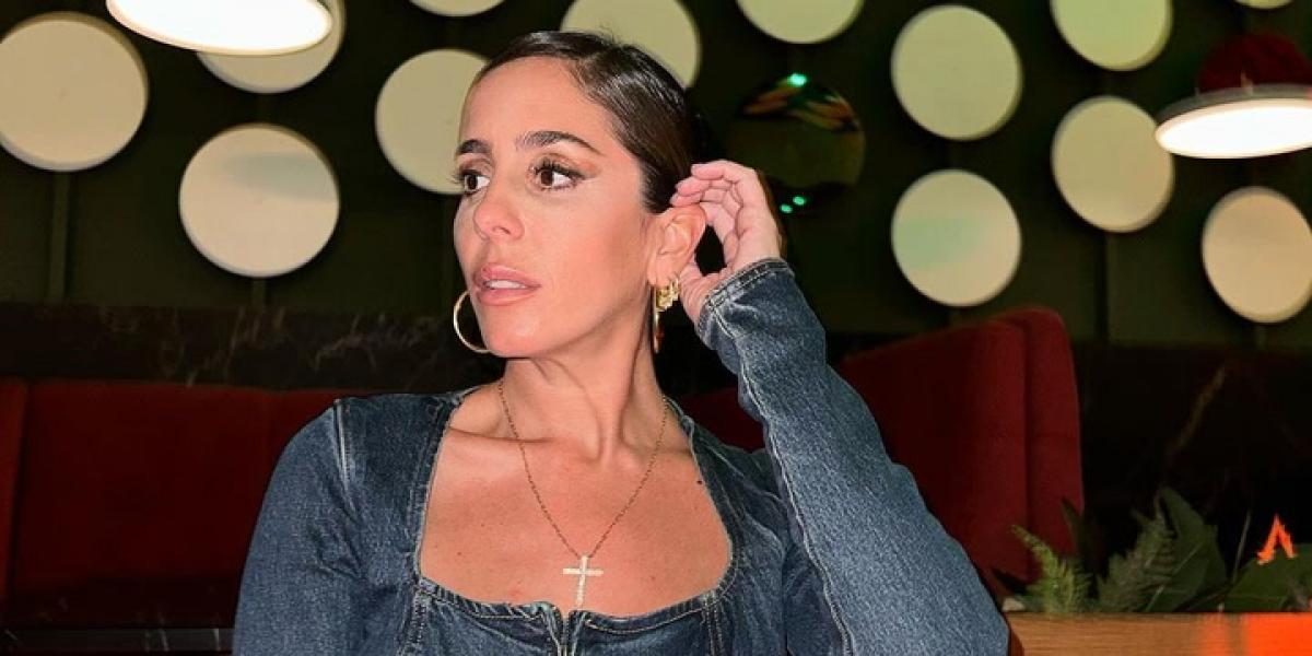 Anabel Pantoja no puede contener la emoción al recibir el regalo de Reyes de Yulen Pereira