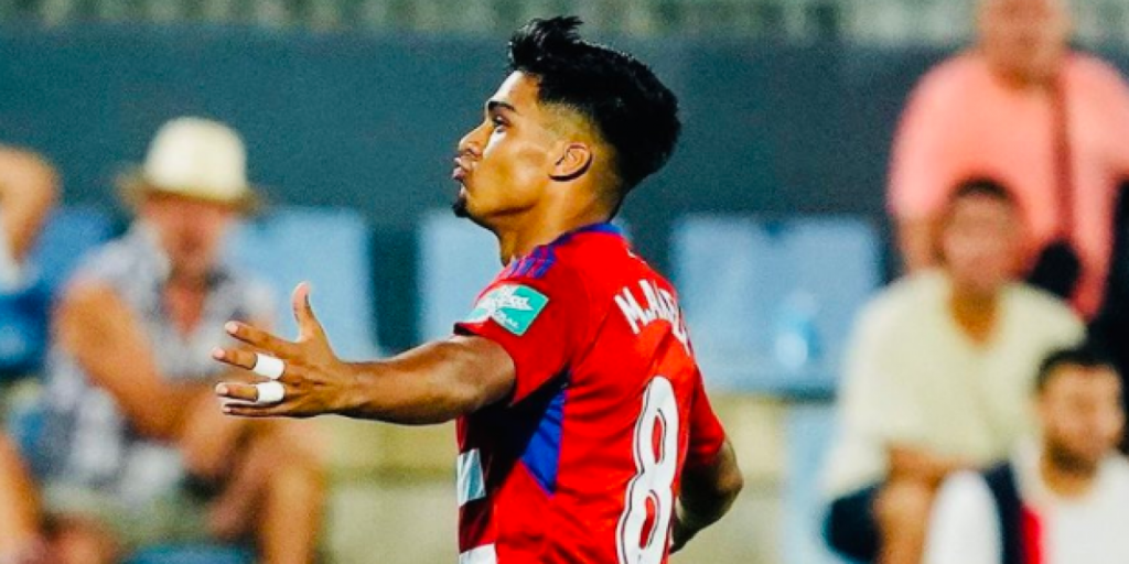 Arezo, cedido al Peñarol hasta final de año