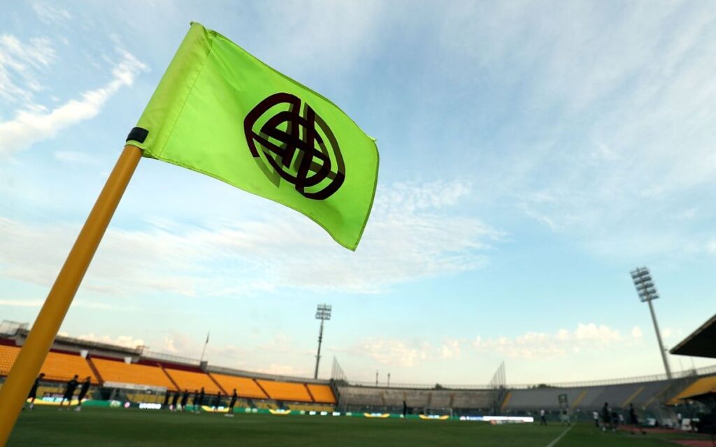 Arrestan a dos futbolistas italianos por agresión sexual