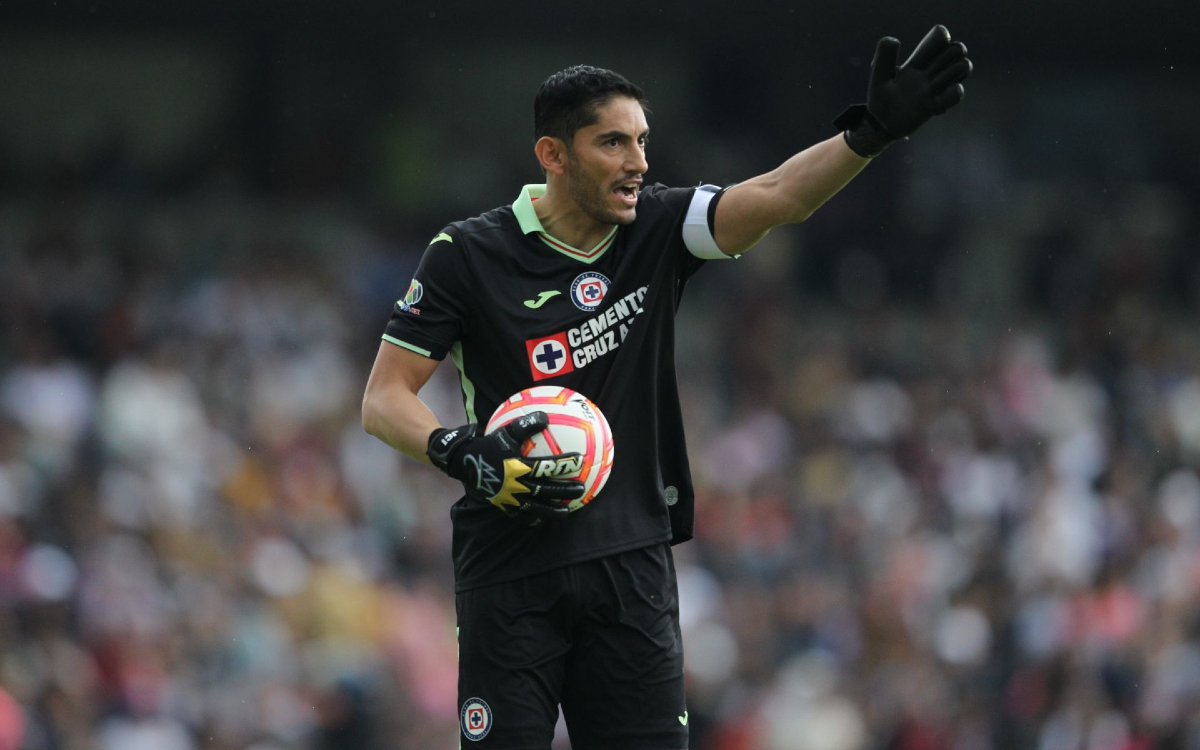 Asaltan a Jesús Corona afuera de instalaciones del Cruz Azul