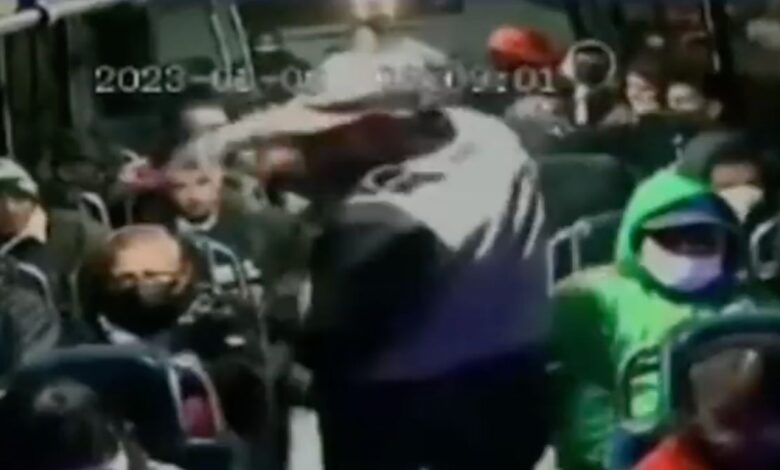 Asaltan a pasajeros de combi en Naucalpan: 'No se quieran morir, no me escondan nada'